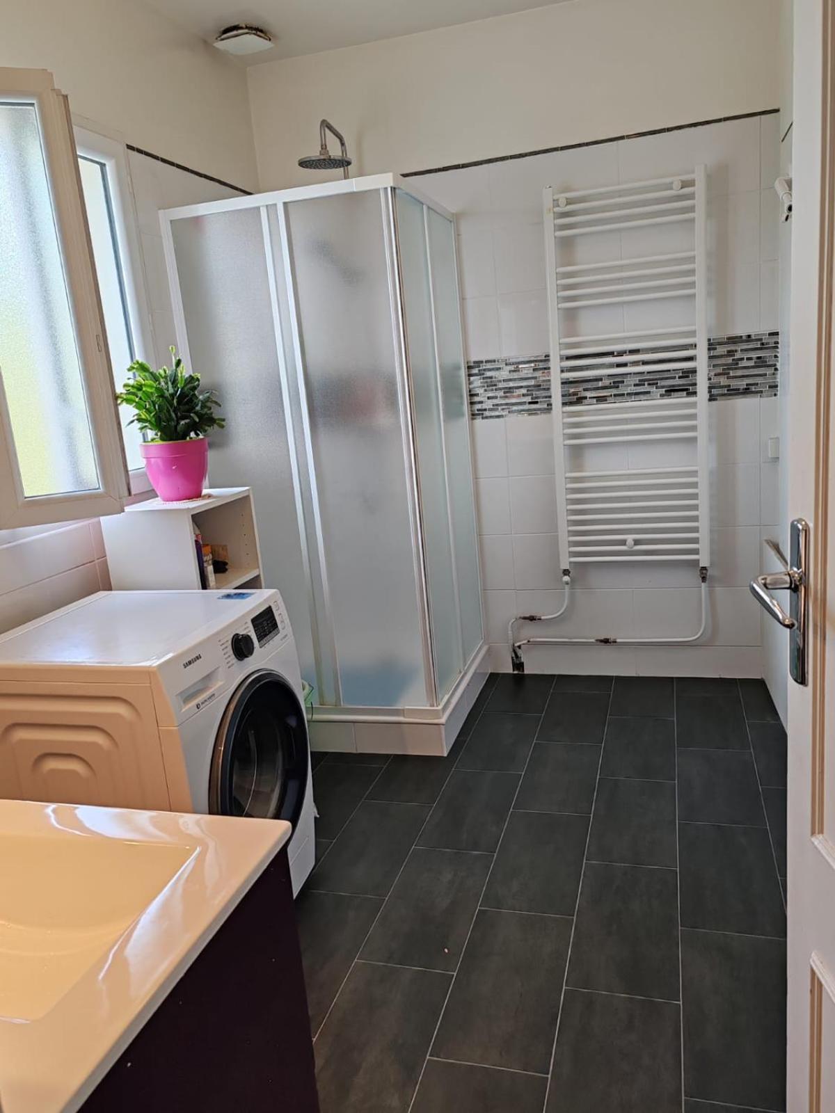 Chambre Chez Habitant 1 Carbon-Blanc المظهر الخارجي الصورة
