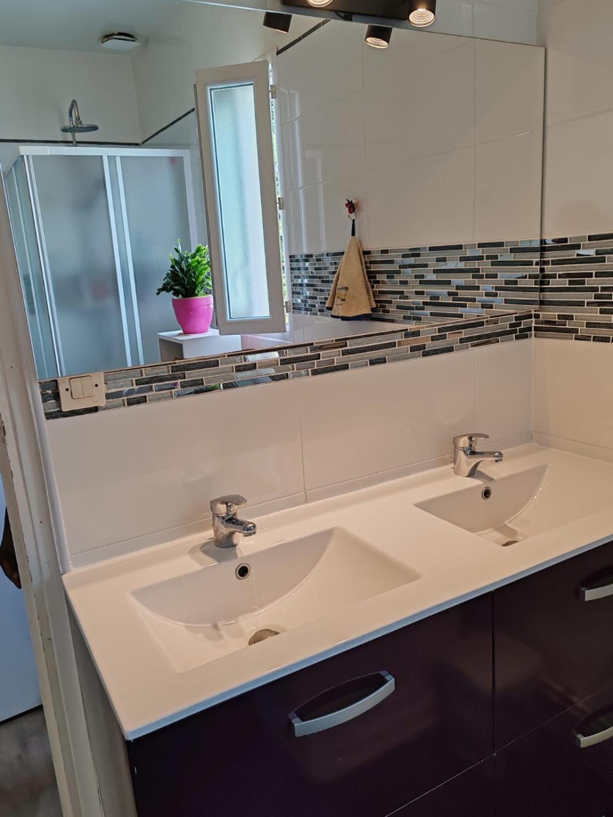 Chambre Chez Habitant 1 Carbon-Blanc المظهر الخارجي الصورة